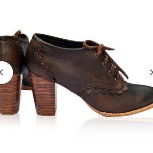 Chic Brown Heeled Boots for Women